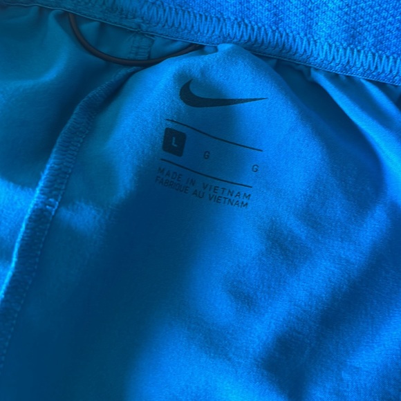 Nike shorts size large - Picture 3 of 4